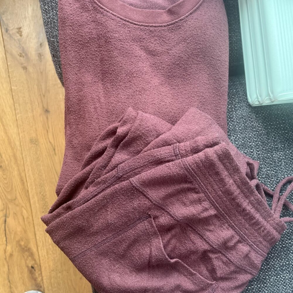 SET ALO yoga cherry cola soho sweat set